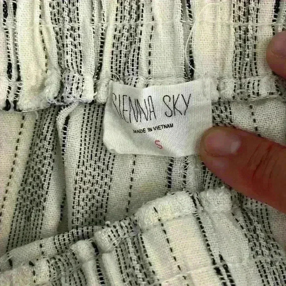 Sienna Sky Casual Beachy Wide Leg Flowy Pant Cream with Stripes Size Small - Picture 4 of 7